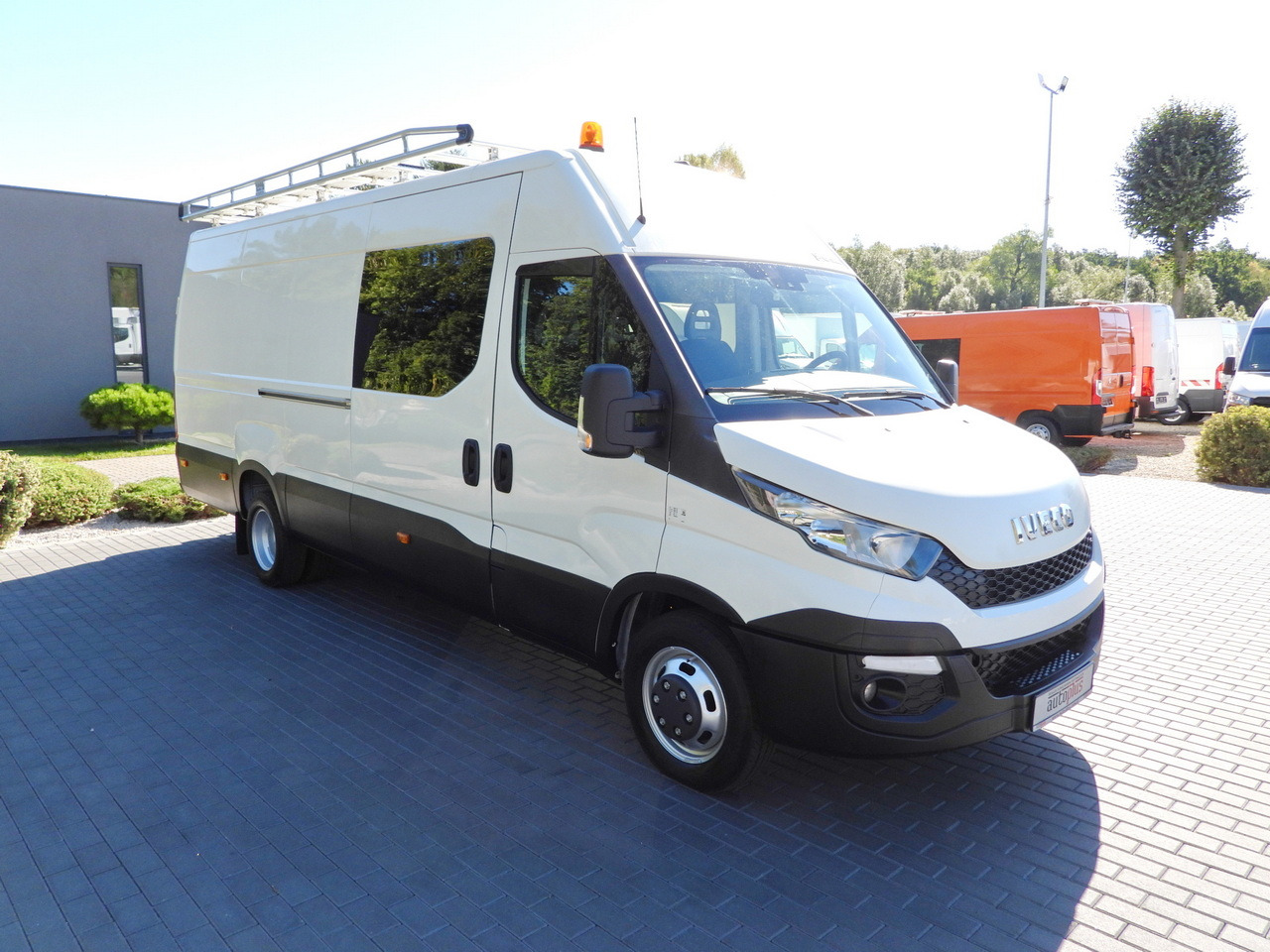 IVECO DAILY 35C17 BOX DELIVERY VAN 6 SEATS CRUISE CONTROL TWIN WHEELS AIR CONDITIONING 170HP - Véhicule utilitaire: photos 4 IVECO DAILY 35C17 BOX DELIVERY VAN 6 SEATS CRUISE CONTROL TWIN WHEELS AIR CONDITIONING 170HP - Véhicule utilitaire: photos 4