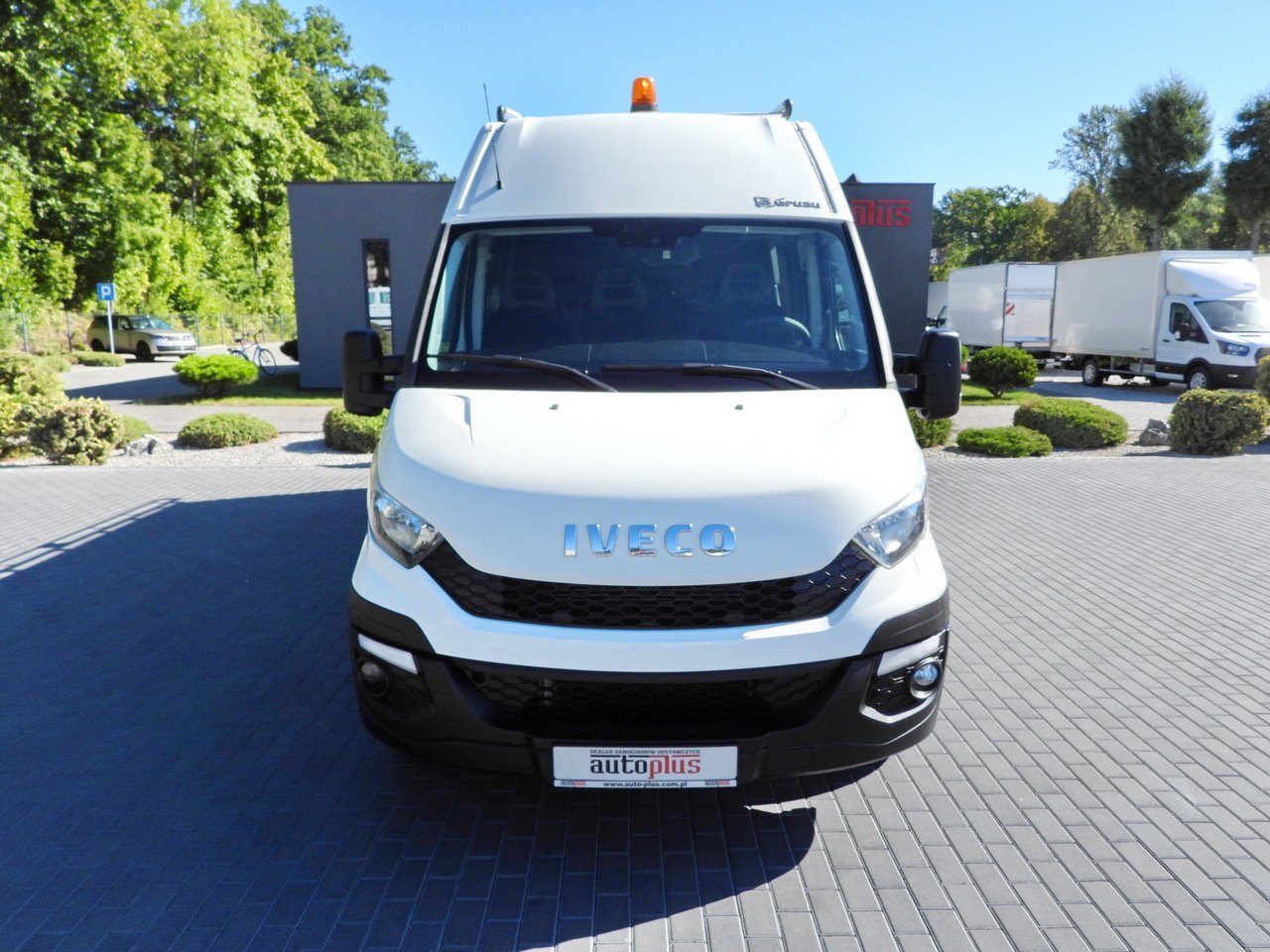IVECO DAILY 35C17 BOX DELIVERY VAN 6 SEATS CRUISE CONTROL TWIN WHEELS AIR CONDITIONING 170HP - Véhicule utilitaire: photos 5 IVECO DAILY 35C17 BOX DELIVERY VAN 6 SEATS CRUISE CONTROL TWIN WHEELS AIR CONDITIONING 170HP - Véhicule utilitaire: photos 5