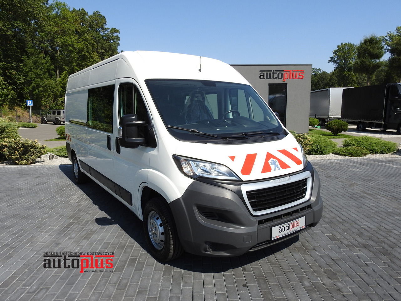 PEUGEOT BOXER BOX DELIVERY VAN 7 SEATS 110HP - Véhicule utilitaire: photos 1 PEUGEOT BOXER BOX DELIVERY VAN 7 SEATS 110HP - Véhicule utilitaire: photos 1