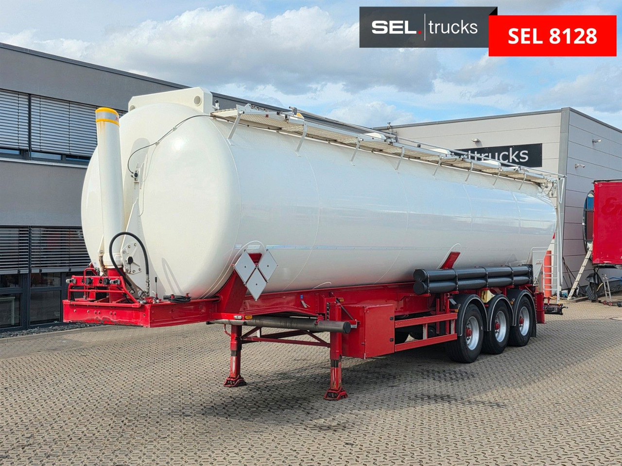 Kässbohrer XS / Kippsilo / 60 m3 / ADR AT - Citerne pulvérulente: photos 1 Kässbohrer XS / Kippsilo / 60 m3 / ADR AT - Citerne pulvérulente: photos 1