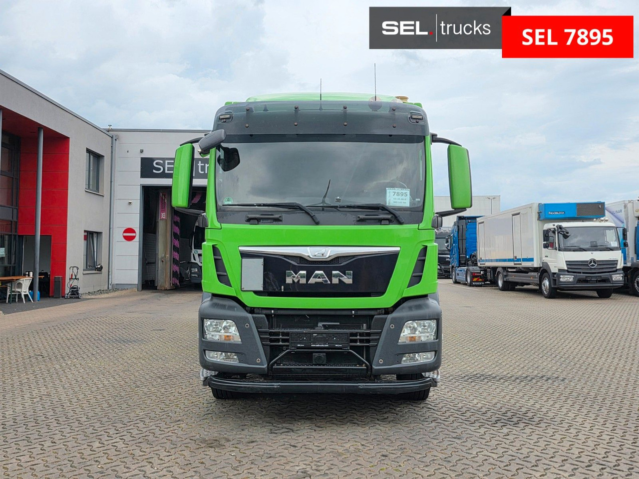 MAN TGS 26.400 6X2-4 LL / Ldbw / ADR AT / Lenkachse - Camion fourgon: photos 2 MAN TGS 26.400 6X2-4 LL / Ldbw / ADR AT / Lenkachse - Camion fourgon: photos 2