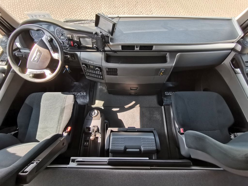 Photo d'intérieur 1: Camion grue MAN TGX 26.440 6X2-4 BL /Fassi /Lenkachse /Intarder MAN TGX 26.440 6X2-4 BL /Fassi /Lenkachse /Intarder