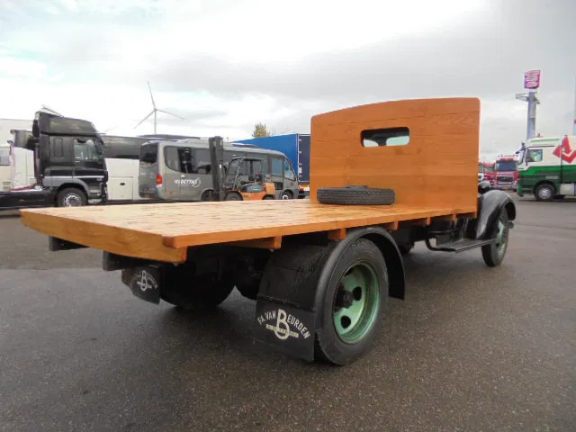 Chevrolet 1 1/2 TON FLATBED - Camion plateau: photos 4 Chevrolet 1 1/2 TON FLATBED - Camion plateau: photos 4