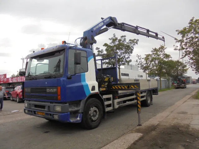 DAF 75.270 4X2 NL TRUCK - Camion grue: photos 1 DAF 75.270 4X2 NL TRUCK - Camion grue: photos 1
