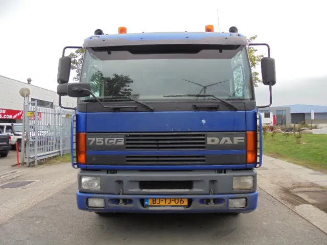 DAF 75.270 4X2 NL TRUCK - Camion grue: photos 2 DAF 75.270 4X2 NL TRUCK - Camion grue: photos 2