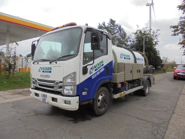 Isuzu N75.190 - Camion hydrocureur: photos 1 Isuzu N75.190 - Camion hydrocureur: photos 1