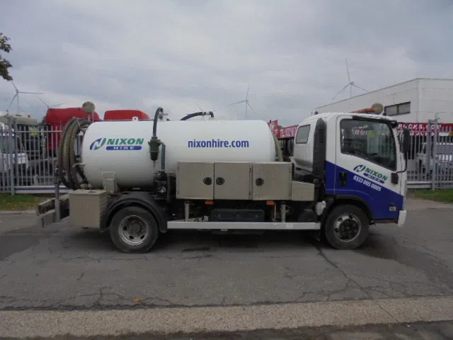 Isuzu N75.190 - Camion hydrocureur: photos 4 Isuzu N75.190 - Camion hydrocureur: photos 4