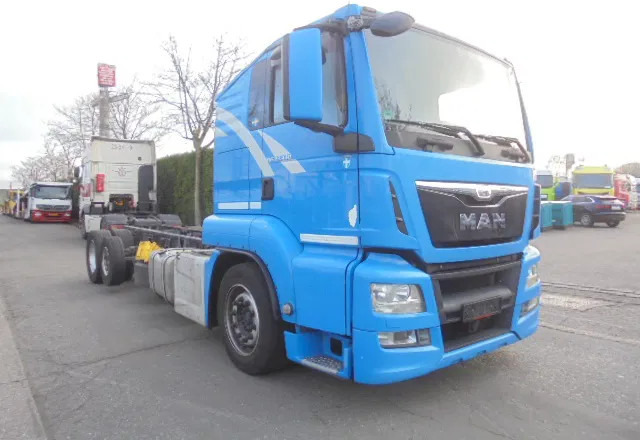 MAN TGS 23.440 6X2 RETARDER - Camion porte-voitures: photos 3 MAN TGS 23.440 6X2 RETARDER - Camion porte-voitures: photos 3
