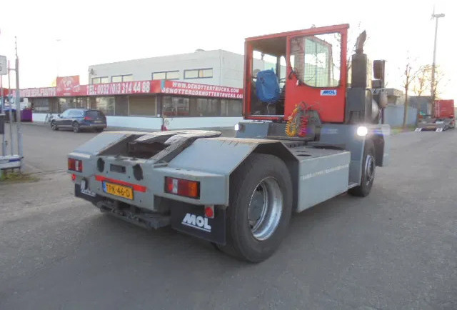 MOL YT 200/4X2 NL TRUCK - Tracteur portuaire: photos 5 MOL YT 200/4X2 NL TRUCK - Tracteur portuaire: photos 5