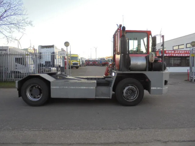 MOL YT 200/4X2 NL TRUCK - Tracteur portuaire: photos 4 MOL YT 200/4X2 NL TRUCK - Tracteur portuaire: photos 4