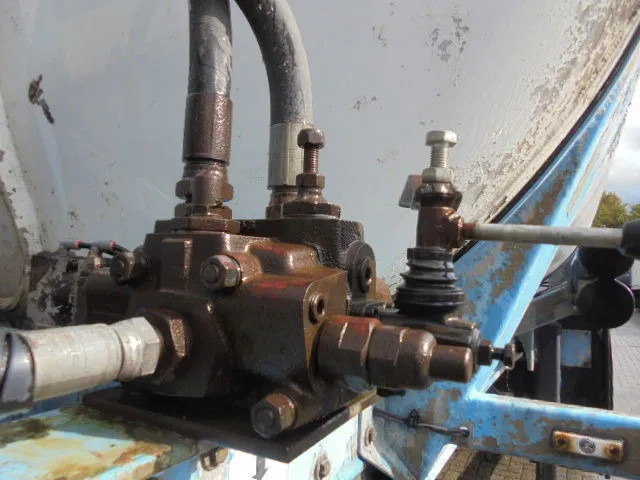 SPITZER BP SK 50 - Semi-remorque citerne: photos 3 SPITZER BP SK 50 - Semi-remorque citerne: photos 3