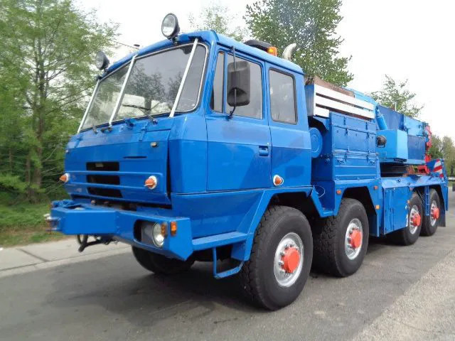 Tatra T 815 8X8 EX AMRY - Remorqueuse: photos 1 Tatra T 815 8X8 EX AMRY - Remorqueuse: photos 1