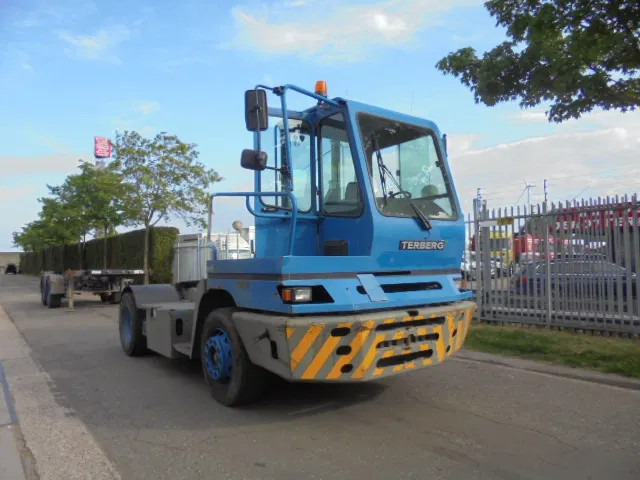 Terberg YT 182 + REGISTRATION - Tracteur portuaire: photos 3 Terberg YT 182 + REGISTRATION - Tracteur portuaire: photos 3