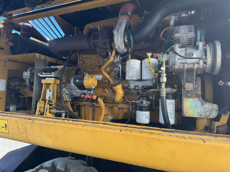 Pelle sur pneus Caterpillar M 316 C: photos 14