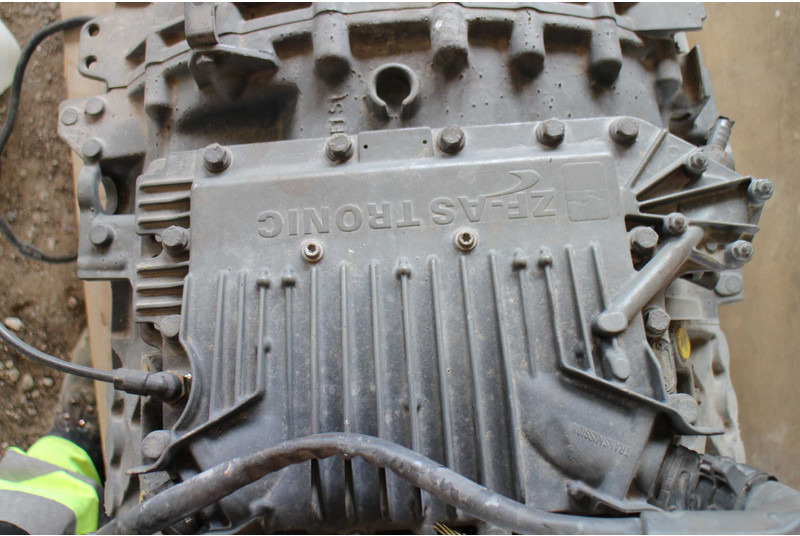 MAN ZF 12 AS 2130TD gearbox for MAN truck tractor - Boîte de vitesse pour Camion: photos 5 MAN ZF 12 AS 2130TD gearbox for MAN truck tractor - Boîte de vitesse pour Camion: photos 5