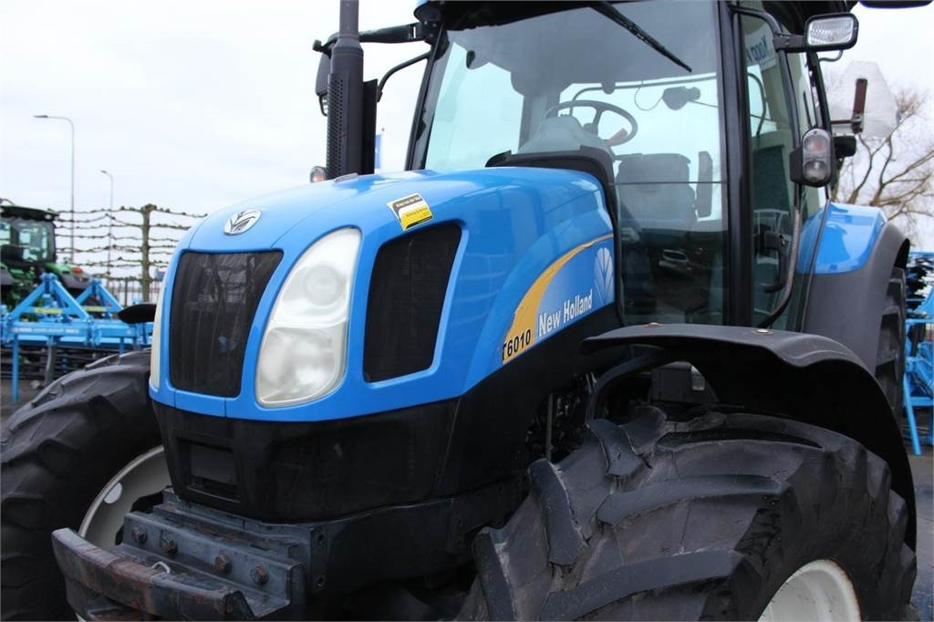 New Holland T6010 Plus - Tracteur agricole: photos 2 New Holland T6010 Plus - Tracteur agricole: photos 2