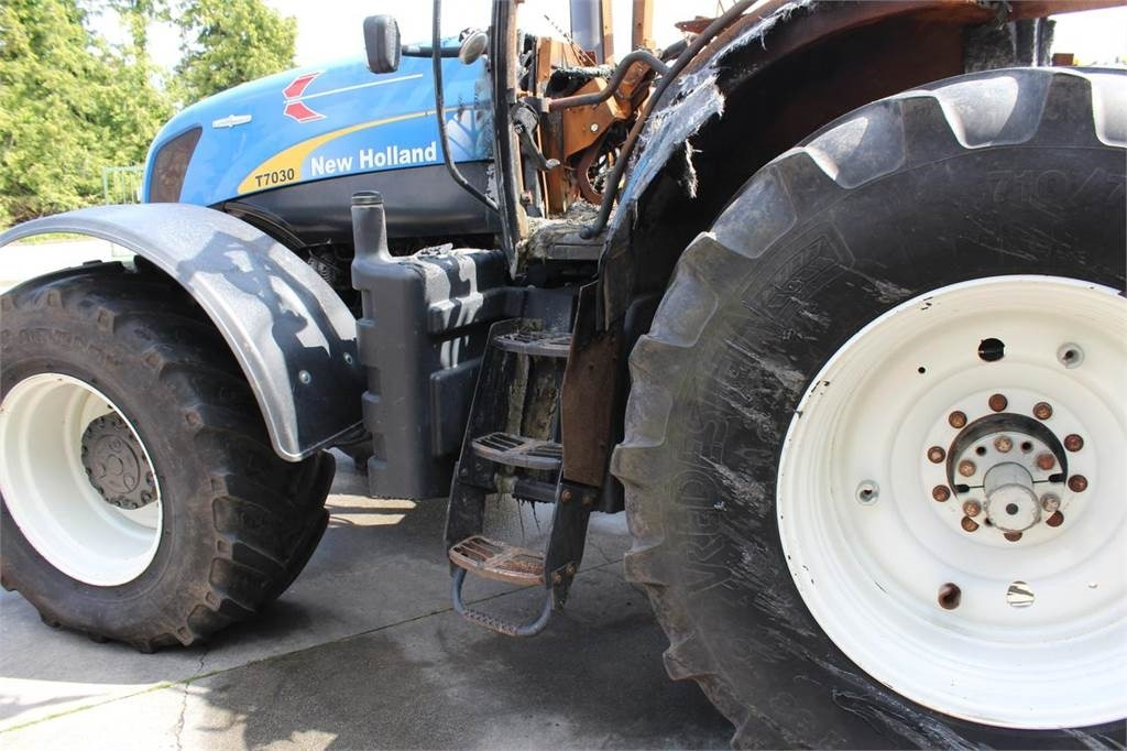 New Holland T7030 - Tracteur agricole: photos 5 New Holland T7030 - Tracteur agricole: photos 5