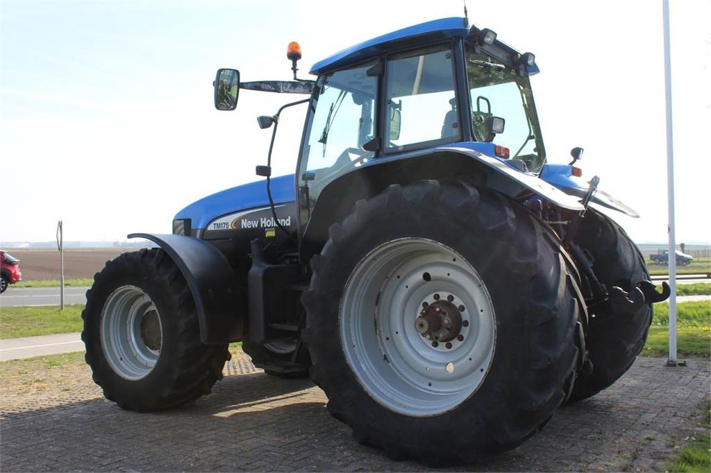 New Holland TM175 - Tracteur agricole: photos 4 New Holland TM175 - Tracteur agricole: photos 4