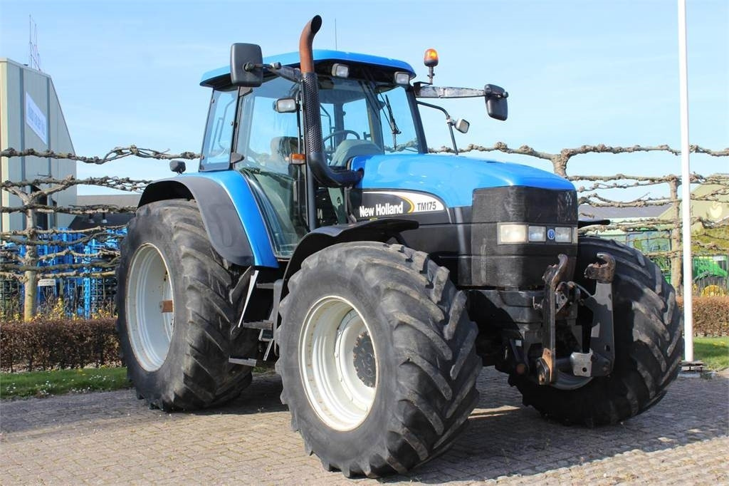 New Holland TM175 - Tracteur agricole: photos 2 New Holland TM175 - Tracteur agricole: photos 2