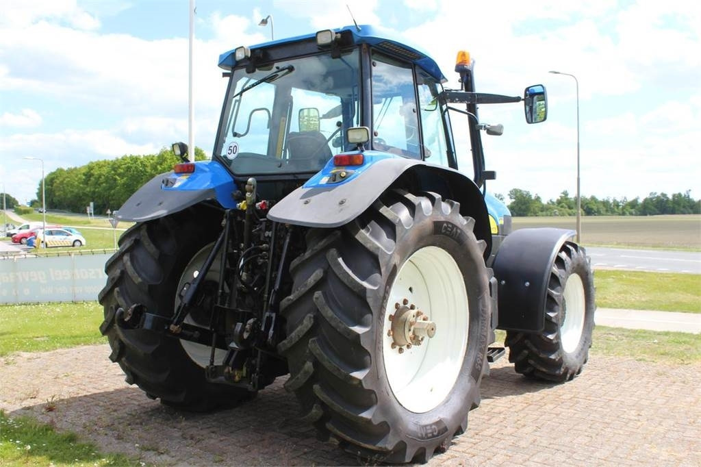 New Holland TM175 - Tracteur agricole: photos 4 New Holland TM175 - Tracteur agricole: photos 4
