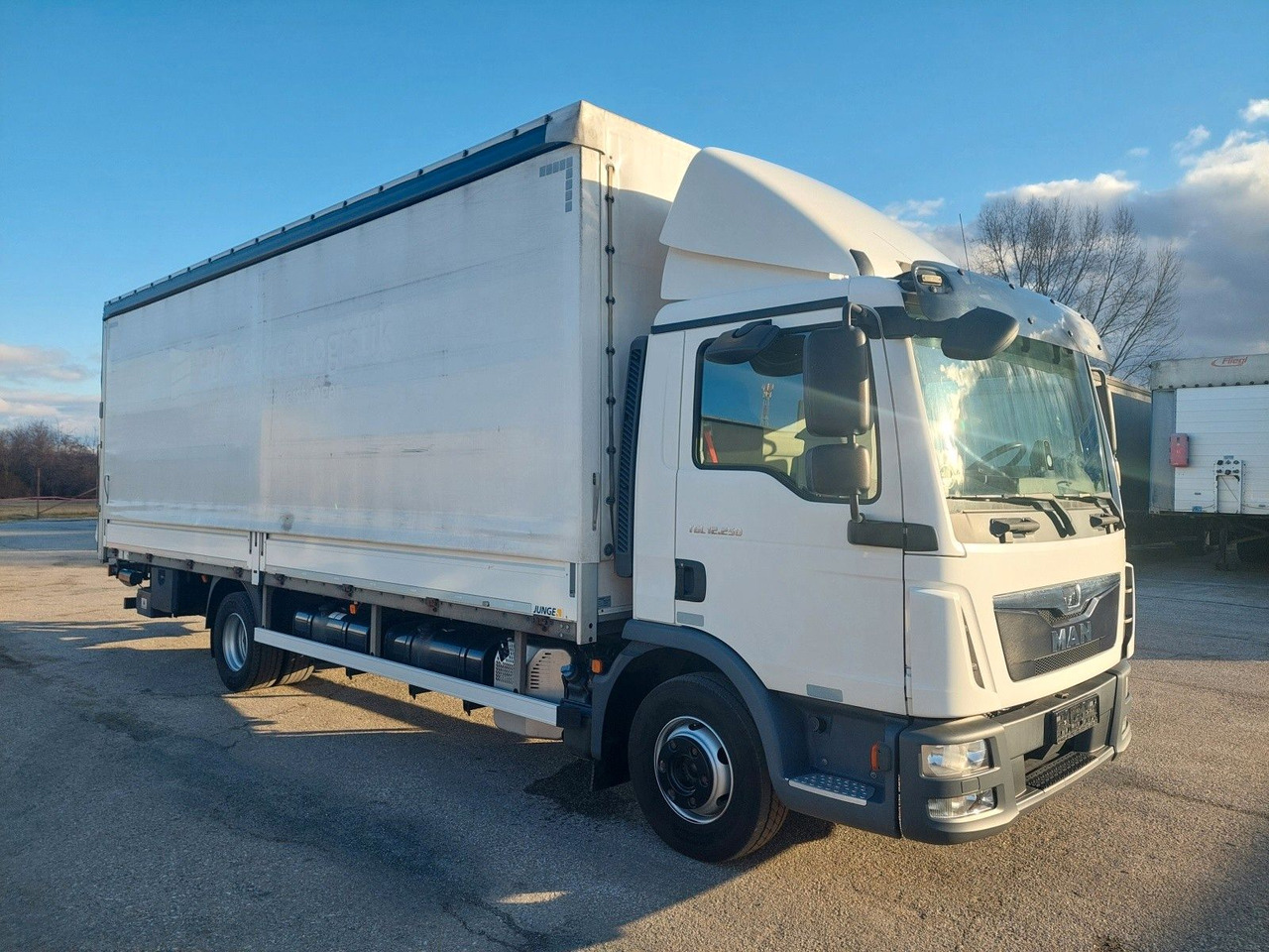 MAN TGL 12.250 BL 4x2 Edscha L 7,28 m - Camion à rideaux coulissants: photos 2 MAN TGL 12.250 BL 4x2 Edscha L 7,28 m - Camion à rideaux coulissants: photos 2
