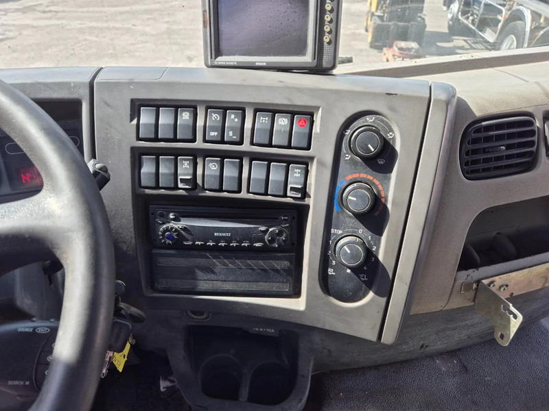 Camion pour transport de bitume Renault Kerax 450 8X4 - PATA - SECMAIR CHIPSEALER - 6000L: photos 11 Camion pour transport de bitume Renault Kerax 450 8X4 - PATA - SECMAIR CHIPSEALER - 6000L: photos 11