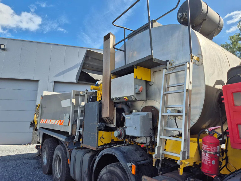 Camion pour transport de bitume Renault Kerax 450 8X4 - PATA - SECMAIR CHIPSEALER - 6000L: photos 15 Camion pour transport de bitume Renault Kerax 450 8X4 - PATA - SECMAIR CHIPSEALER - 6000L: photos 15