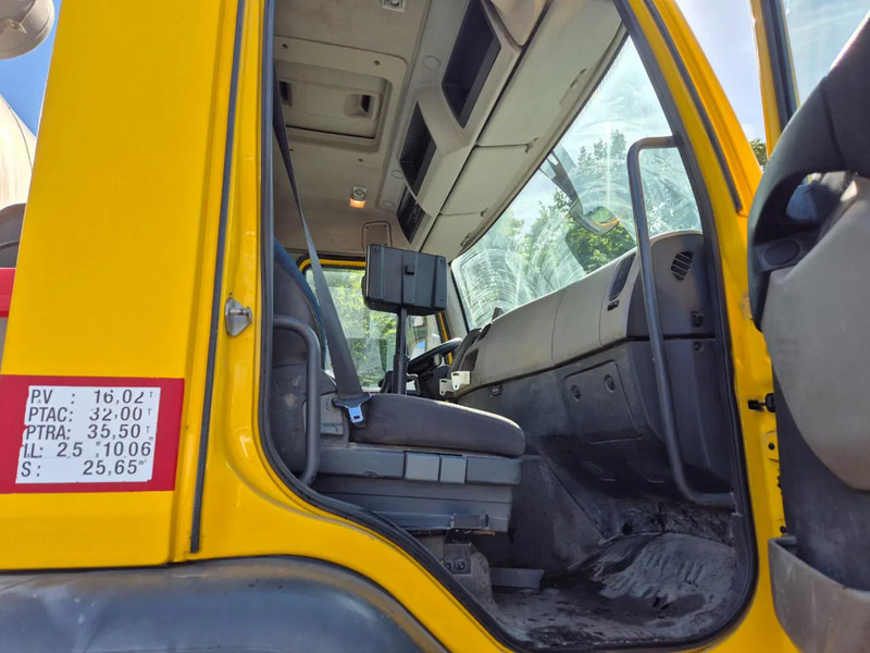 Camion pour transport de bitume Renault Kerax 450 8X4 - PATA - SECMAIR CHIPSEALER - 6000L: photos 14 Camion pour transport de bitume Renault Kerax 450 8X4 - PATA - SECMAIR CHIPSEALER - 6000L: photos 14