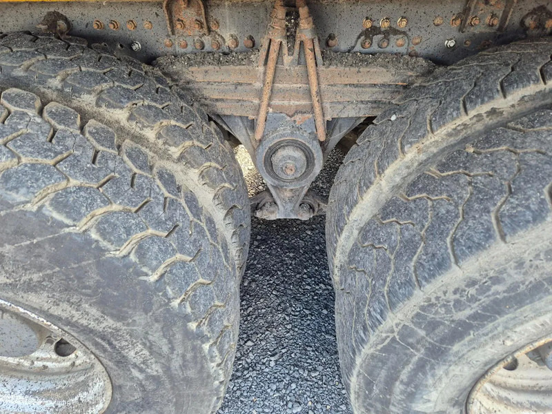 Camion pour transport de bitume Renault Kerax 450 8X4 - PATA - SECMAIR CHIPSEALER - 6000L: photos 19 Camion pour transport de bitume Renault Kerax 450 8X4 - PATA - SECMAIR CHIPSEALER - 6000L: photos 19