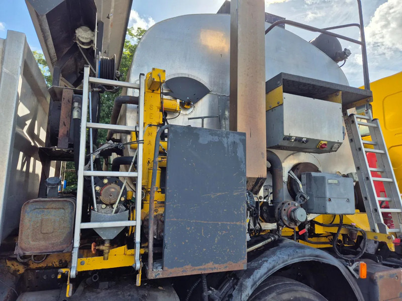 Camion pour transport de bitume Renault Kerax 450 8X4 - PATA - SECMAIR CHIPSEALER - 6000L: photos 17 Camion pour transport de bitume Renault Kerax 450 8X4 - PATA - SECMAIR CHIPSEALER - 6000L: photos 17