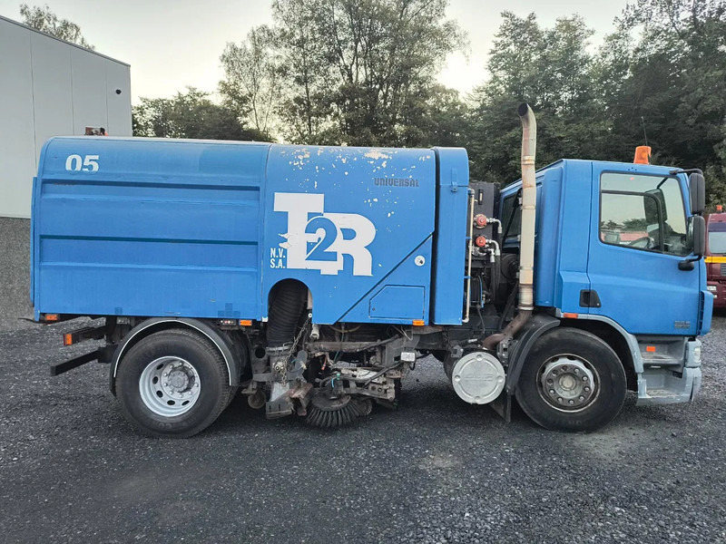 DAF CF 75.250 DRIVING CONDITION - SWEEPER NEEDS REPAIRMENT - Balayeuse de voirie: photos 4 DAF CF 75.250 DRIVING CONDITION - SWEEPER NEEDS REPAIRMENT - Balayeuse de voirie: photos 4