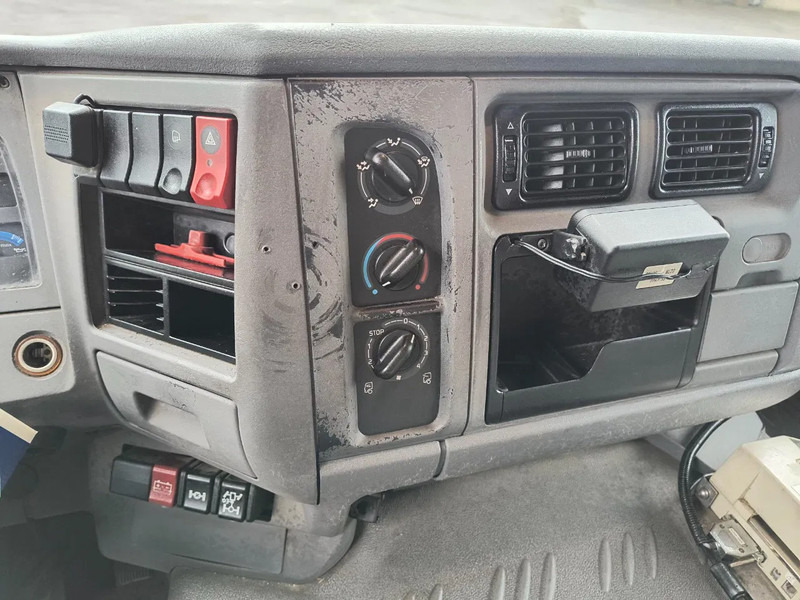 Camion citerne pour transport de carburant Renault Premium 270 13500L FUEL / CARBURANT TRUCK - 5 COMP - LEAF / LAMES: photos 10