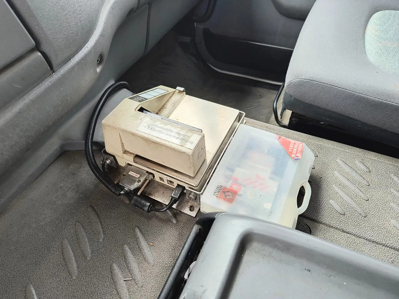 Camion citerne pour transport de carburant Renault Premium 270 13500L FUEL / CARBURANT TRUCK - 5 COMP - LEAF / LAMES: photos 11