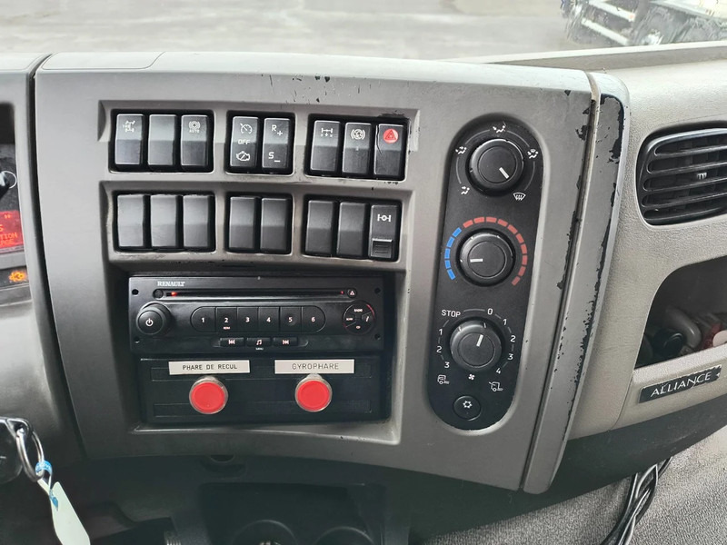 Camion citerne pour transport de carburant Renault Premium 320 FUEL / CARBURANT 18000L - 5 COMP: photos 9 Camion citerne pour transport de carburant Renault Premium 320 FUEL / CARBURANT 18000L - 5 COMP: photos 9