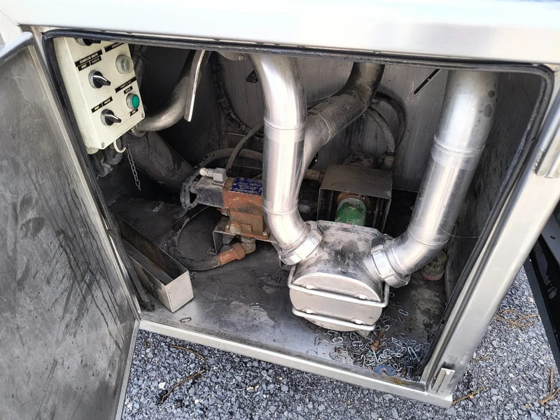 Camion citerne pour transport de lait Renault Premium 370 11000L INSULATED INOX TANK - INTARDER: photos 10 Camion citerne pour transport de lait Renault Premium 370 11000L INSULATED INOX TANK - INTARDER: photos 10