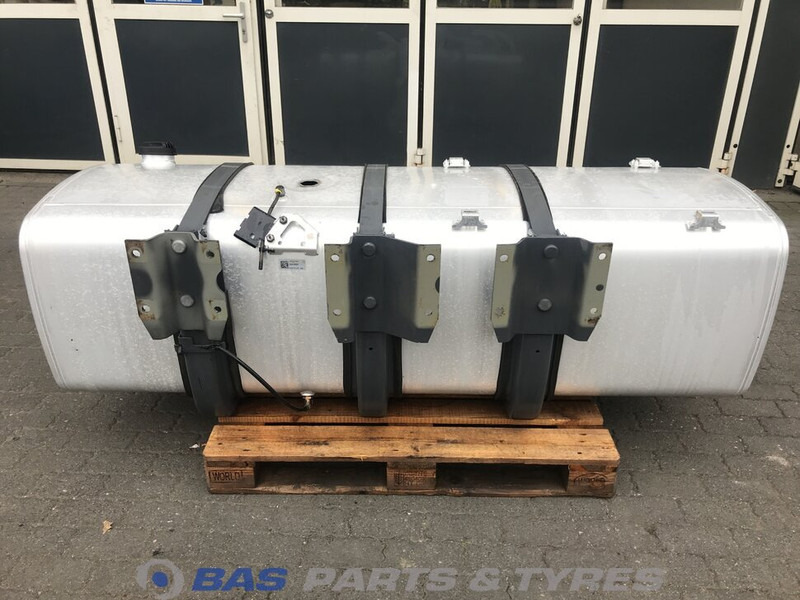 DAF Brandstoftank DAF 765 Liter 2241602 - Réservoir de carburant pour Camion: photos 3 DAF Brandstoftank DAF 765 Liter 2241602 - Réservoir de carburant pour Camion: photos 3