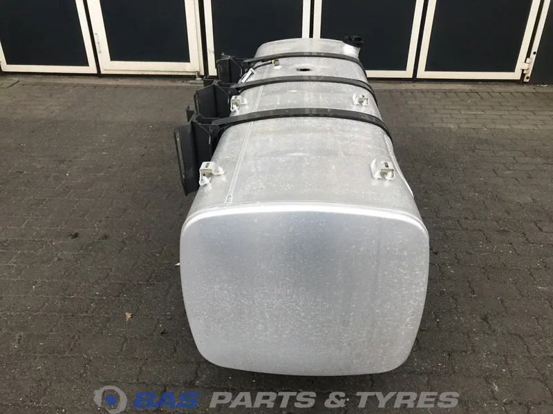DAF Brandstoftank DAF 765 Liter 2241602 - Réservoir de carburant pour Camion: photos 2 DAF Brandstoftank DAF 765 Liter 2241602 - Réservoir de carburant pour Camion: photos 2
