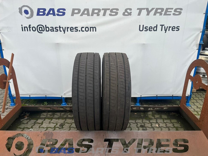Firestone Firestone 315/70R22.5 FS424 EVO 156/150 M+S 3PMSF gebruikte set - Pneu pour Camion: photos 1 Firestone Firestone 315/70R22.5 FS424 EVO 156/150 M+S 3PMSF gebruikte set - Pneu pour Camion: photos 1