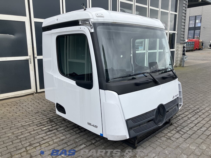 Mercedes-Benz Actros MP5 Mercedes ClassicSpace M-cab L1EH1 A 000 600 01 01 - Cabine et intérieur pour Camion: photos 2 Mercedes-Benz Actros MP5 Mercedes ClassicSpace M-cab L1EH1 A 000 600 01 01 - Cabine et intérieur pour Camion: photos 2