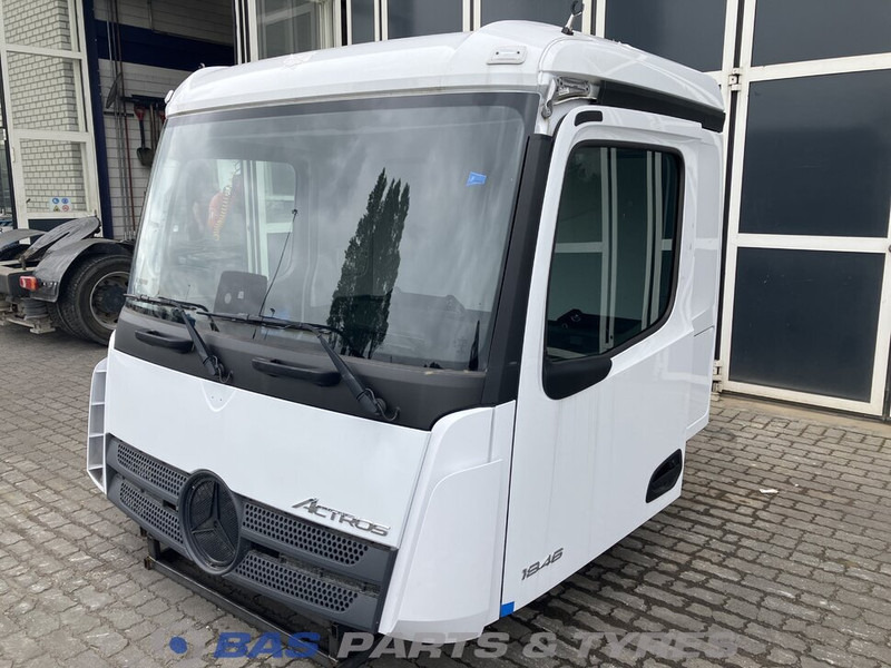 Mercedes-Benz Actros MP5 Mercedes ClassicSpace M-cab L1EH1 A 000 600 01 01 - Cabine et intérieur pour Camion: photos 1 Mercedes-Benz Actros MP5 Mercedes ClassicSpace M-cab L1EH1 A 000 600 01 01 - Cabine et intérieur pour Camion: photos 1