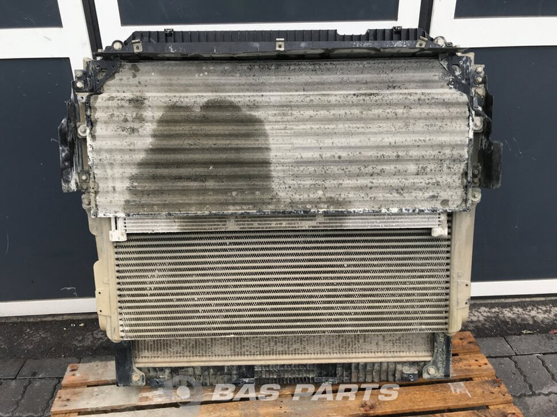 Mercedes-Benz Antos MP4 - Radiateur pour Camion: photos 2 Mercedes-Benz Antos MP4 - Radiateur pour Camion: photos 2