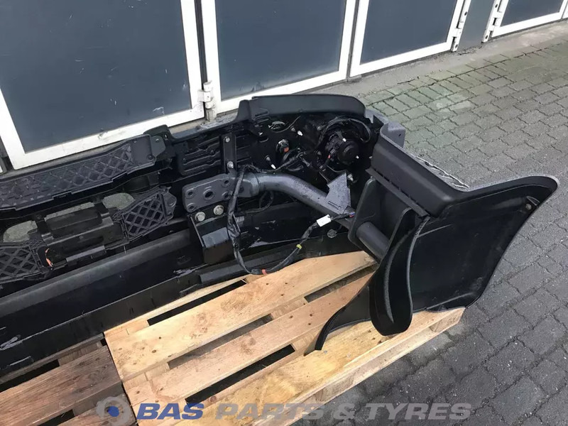 Renault D-Serie Bumper Renault 7482642303 - Pare-chocs pour Camion: photos 5 Renault D-Serie Bumper Renault 7482642303 - Pare-chocs pour Camion: photos 5