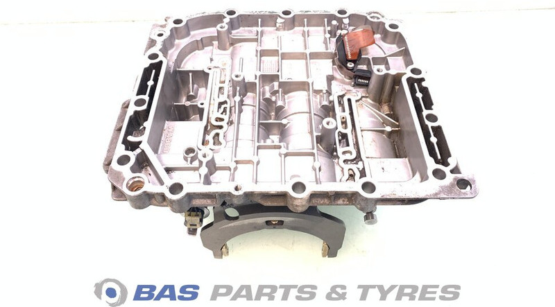 Renault Versnellingsbakdeksel Renault 7421244590 - Boîte de vitesse pour Camion: photos 1 Renault Versnellingsbakdeksel Renault 7421244590 - Boîte de vitesse pour Camion: photos 1