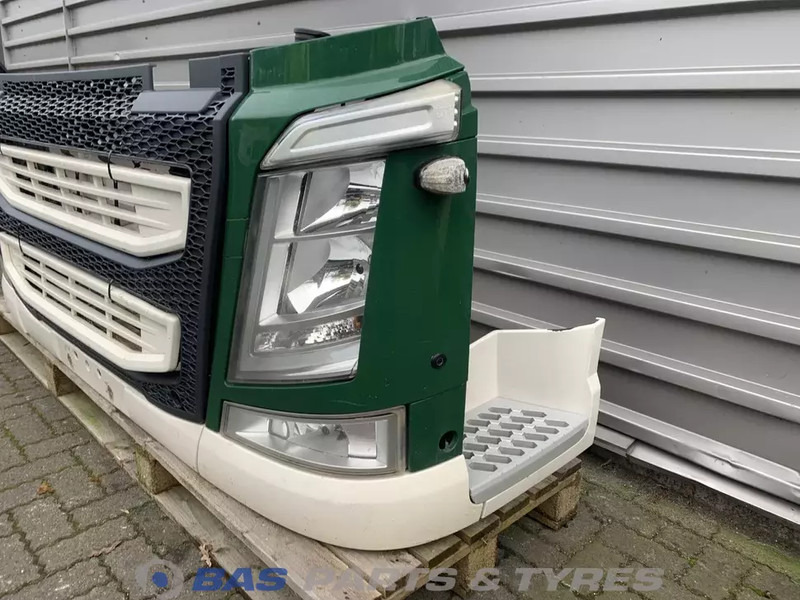 Volvo FH4 Bumper Volvo 82139942 - Pare-chocs pour Camion: photos 2 Volvo FH4 Bumper Volvo 82139942 - Pare-chocs pour Camion: photos 2