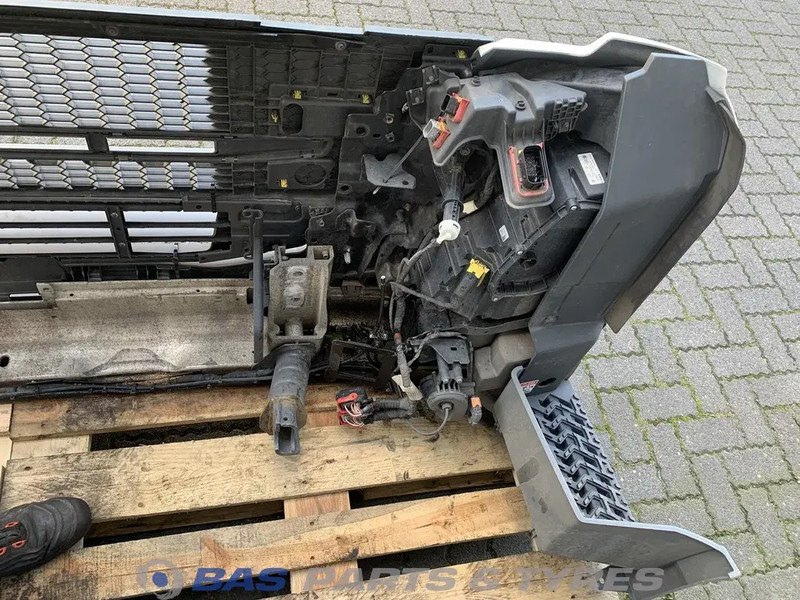 Volvo FM5 Bumper Volvo 84407376 - Pare-chocs pour Camion: photos 5 Volvo FM5 Bumper Volvo 84407376 - Pare-chocs pour Camion: photos 5