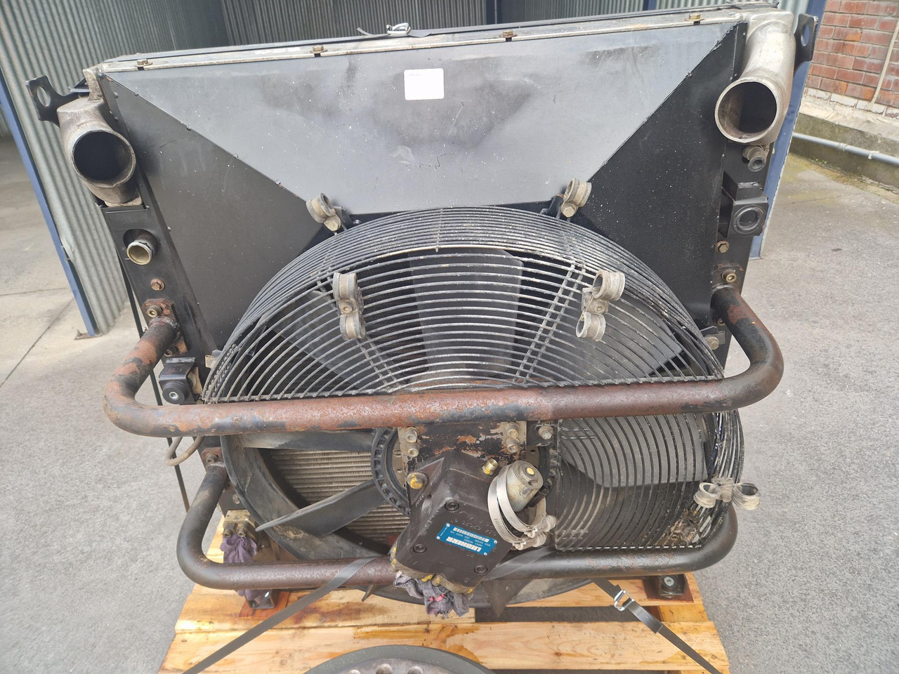 RADIADOR LIEBHERR R914B - Radiateur pour Engins de chantier: photos 3 RADIADOR LIEBHERR R914B - Radiateur pour Engins de chantier: photos 3