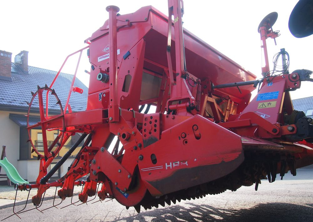 Agregat uprawowo-siewny Kuhn Kuhn HRB302D I INTEGRA 3000 2002 Brona wirowa + siewnik KUHN agregat uprawowo-siewny 3m - Combiné de semis: photos 3 Agregat uprawowo-siewny Kuhn Kuhn HRB302D I INTEGRA 3000 2002 Brona wirowa + siewnik KUHN agregat uprawowo-siewny 3m - Combiné de semis: photos 3