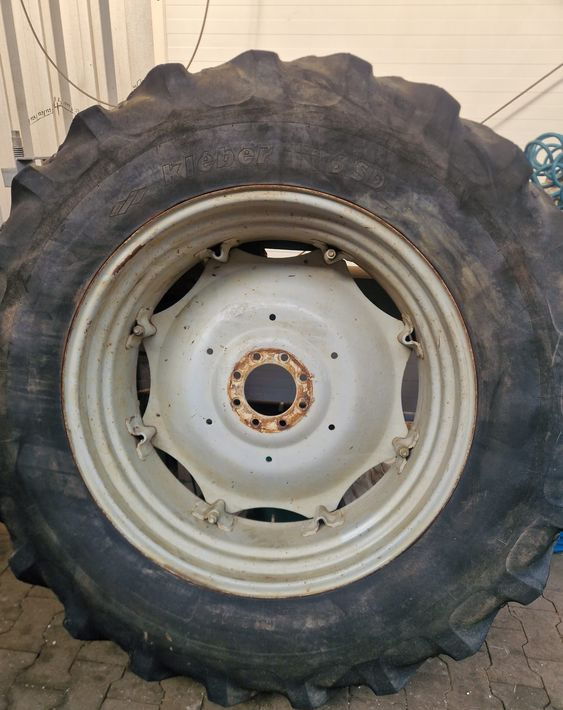 Części do Ciągnika Massey Ferguson MF 3000, 6000 Koła tylne 18,4R38 do ciągnika MF - Roue complète pour Machine agricole: photos 1 Części do Ciągnika Massey Ferguson MF 3000, 6000 Koła tylne 18,4R38 do ciągnika MF - Roue complète pour Machine agricole: photos 1