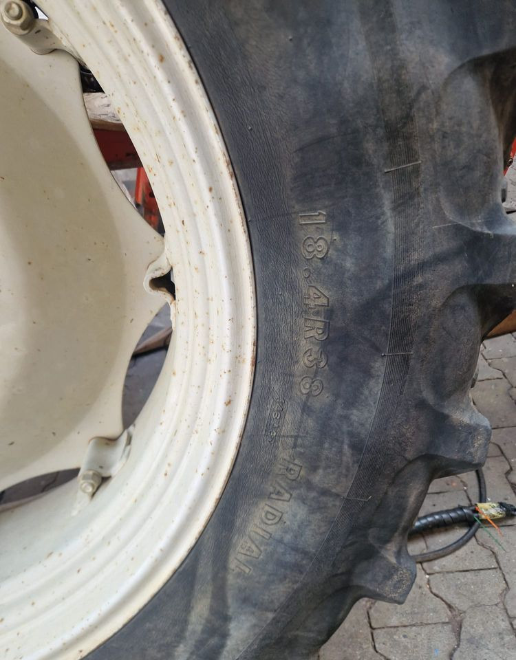 Części do Ciągnika Massey Ferguson MF 3000, 6000 Koła tylne 18,4R38 do ciągnika MF - Roue complète pour Machine agricole: photos 3 Części do Ciągnika Massey Ferguson MF 3000, 6000 Koła tylne 18,4R38 do ciągnika MF - Roue complète pour Machine agricole: photos 3