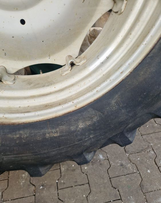 Części do Ciągnika Massey Ferguson MF 3000, 6000 Koła tylne 18,4R38 do ciągnika MF - Roue complète pour Machine agricole: photos 2 Części do Ciągnika Massey Ferguson MF 3000, 6000 Koła tylne 18,4R38 do ciągnika MF - Roue complète pour Machine agricole: photos 2